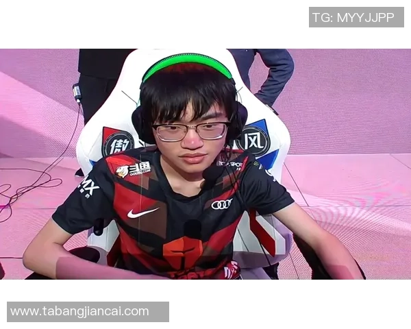 和平精英战术解析：LNG战队边路渗透策略深度剖析与实战应用